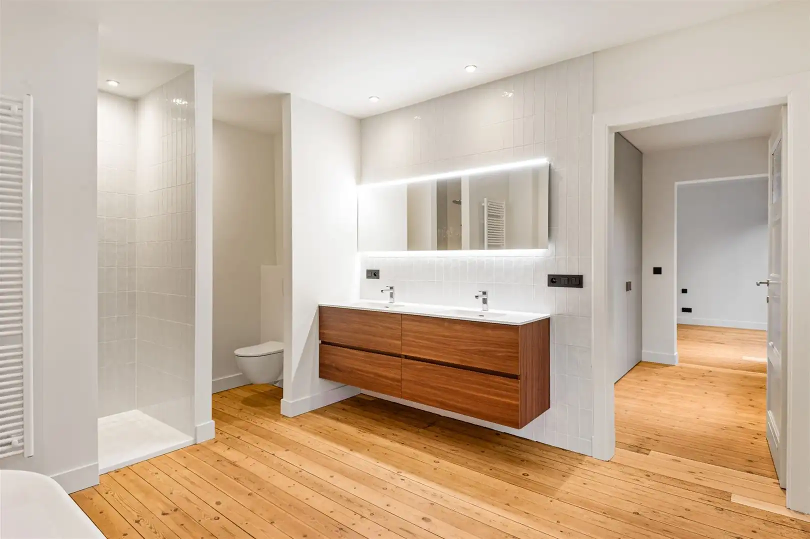 Totaal gerenoveerde woning met 4 à 5 slaapkamers in Ekerse dorpskern. foto 21