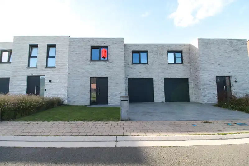 Nieuwbouwwoning in kindvriendelijke wijk foto {{pictureIndex}}