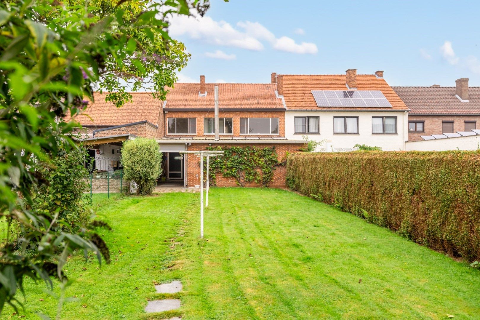 Te renoveren woning met 3 ruime slaapkamers, in te richten zolder en mooie tuin vlakbij het centrum foto 23