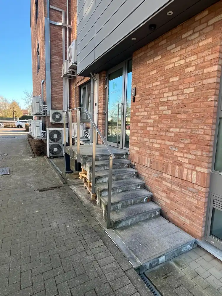 Kantoorgebouw met 54 parkeerplaatsen foto 48