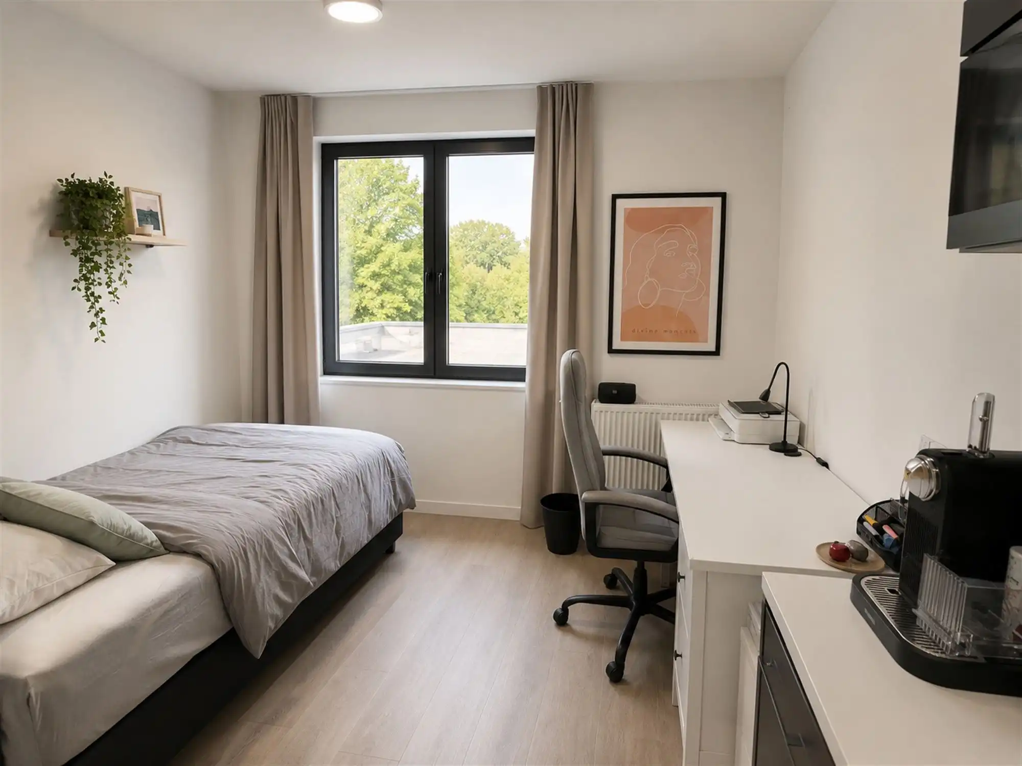 Studentenkamer privatief sanitair met groene tuin foto 2