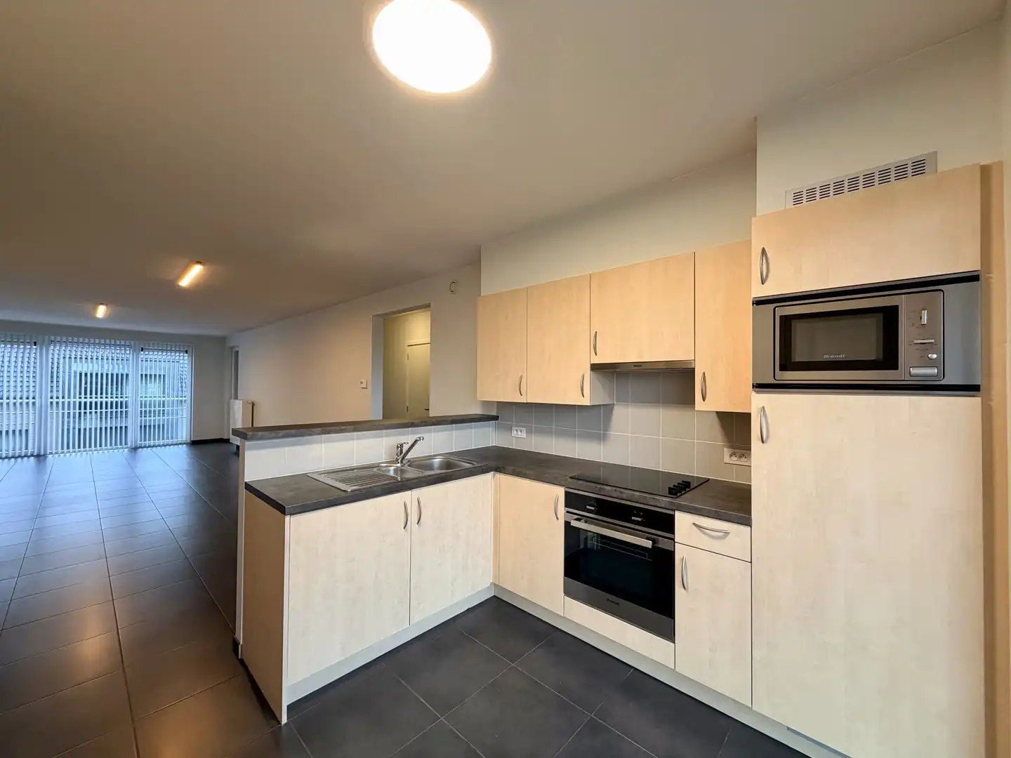 Instapklaar 2-slaapkamerappartement en terras op wandelafstand van centrum Tielt! foto 5