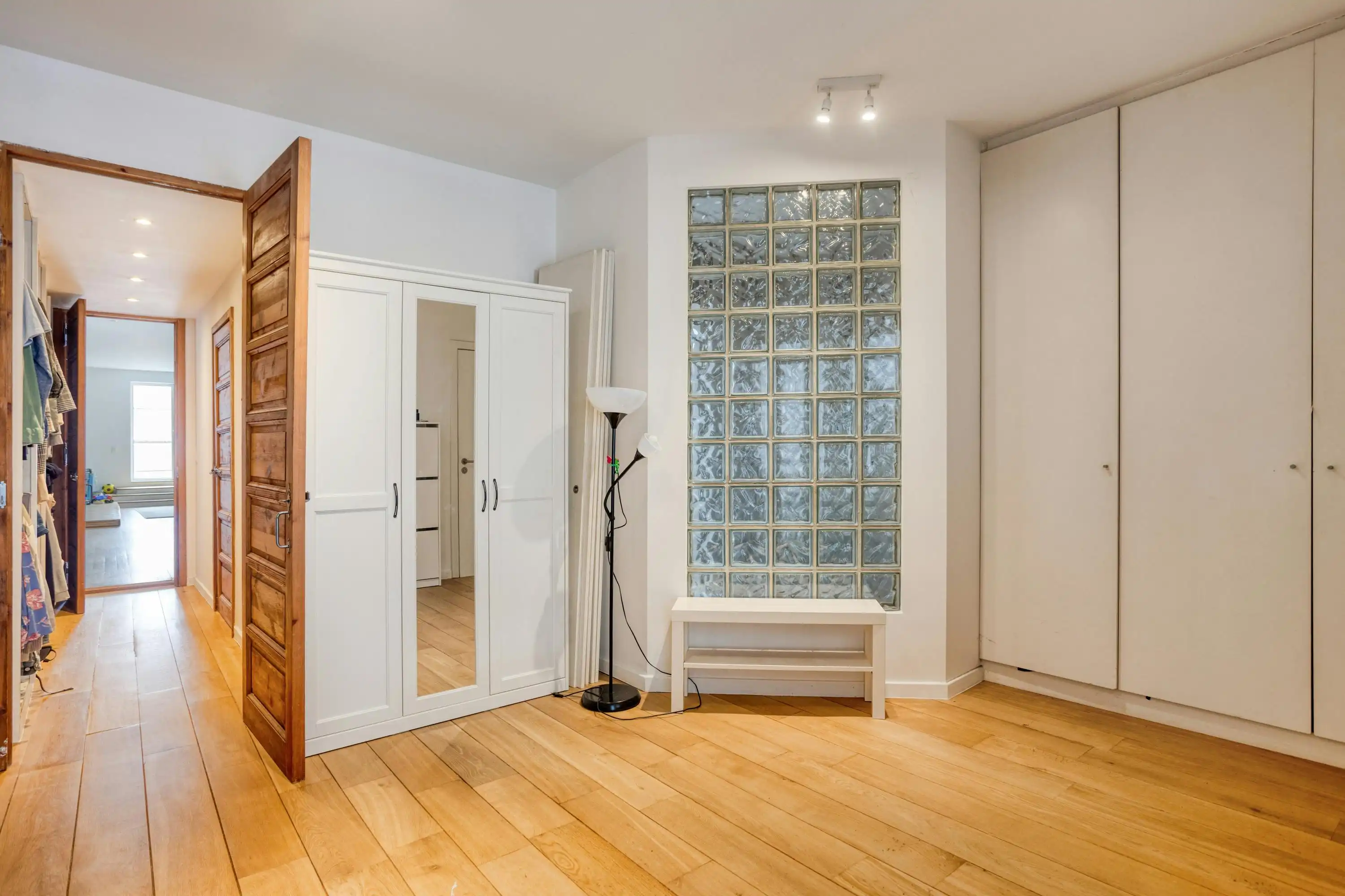 Unieke loft met 2 slaapkamers te koop in Strombeek-Bever foto 18
