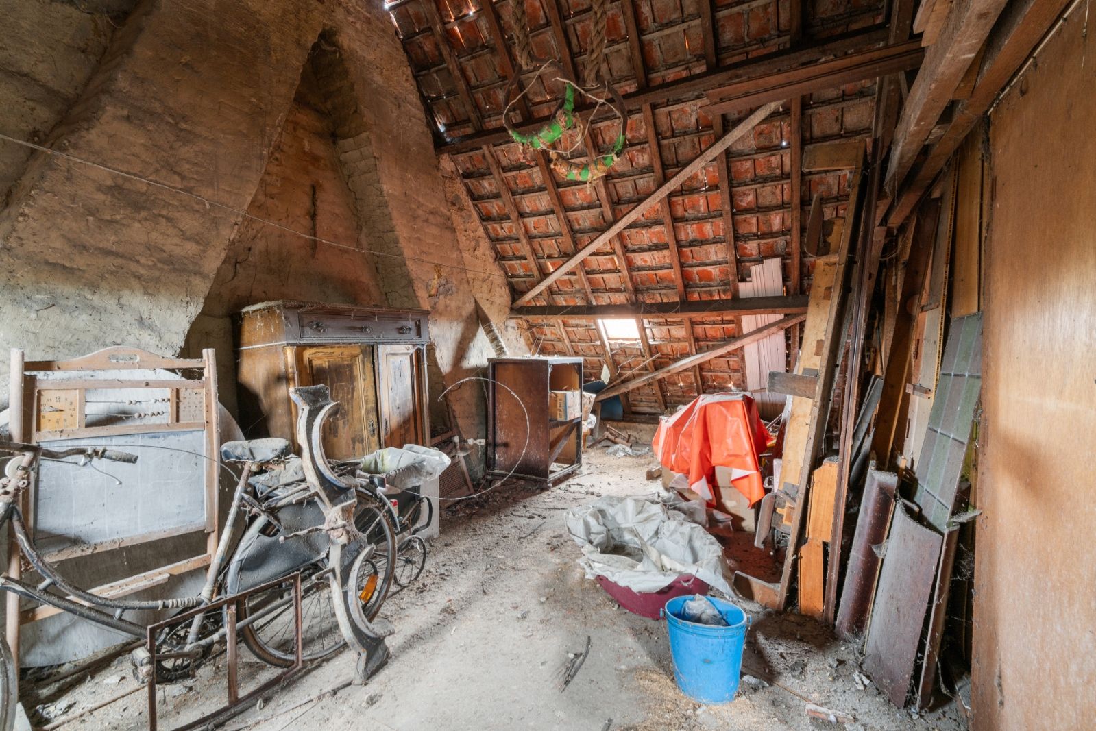 Mis deze knaller van een te renoveren woning niet op 693 m²! foto 15