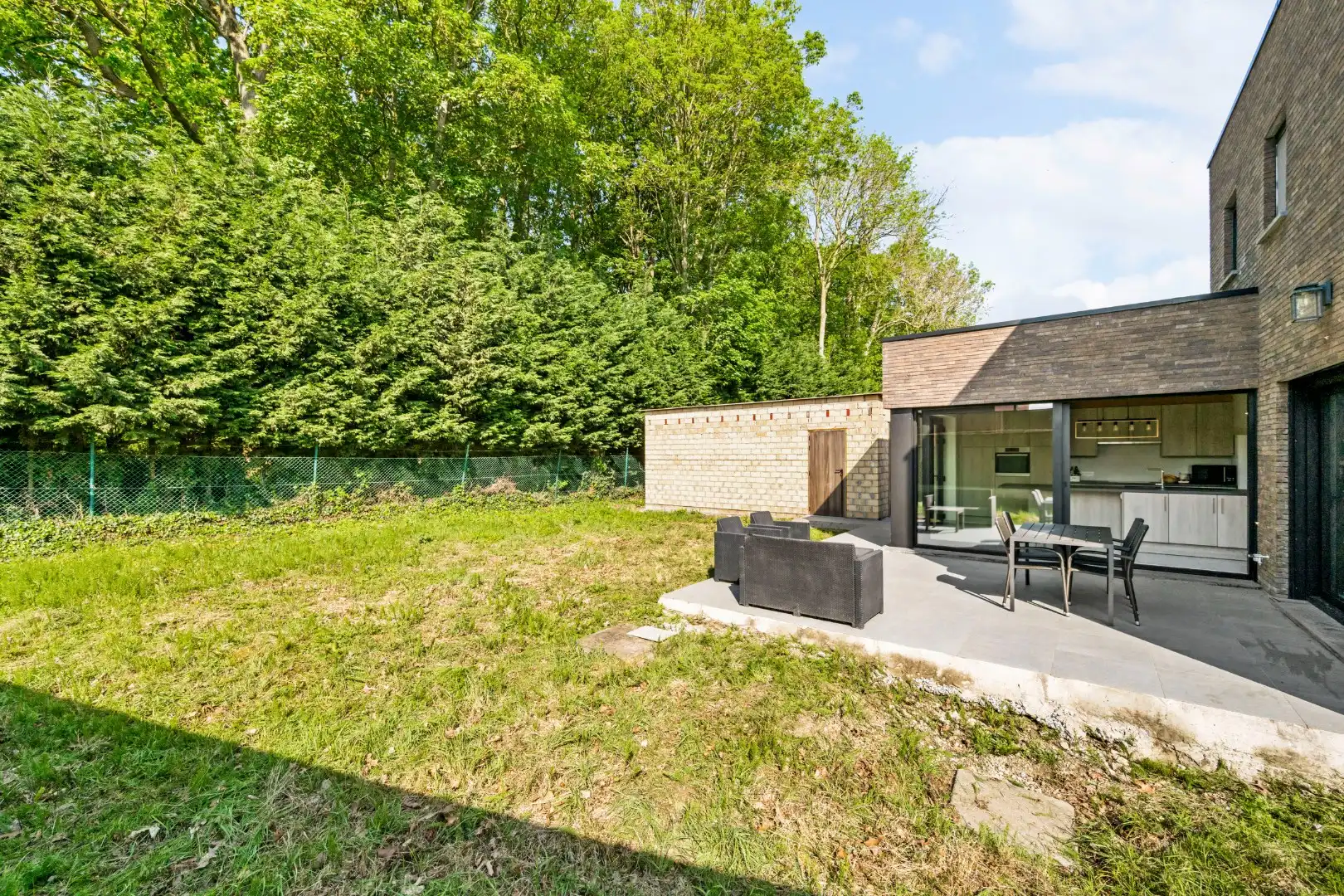 Recente villa met 3 slaapkamers, garage en zonnige tuin op een rustige ligging bij Ieper-centrum foto 15