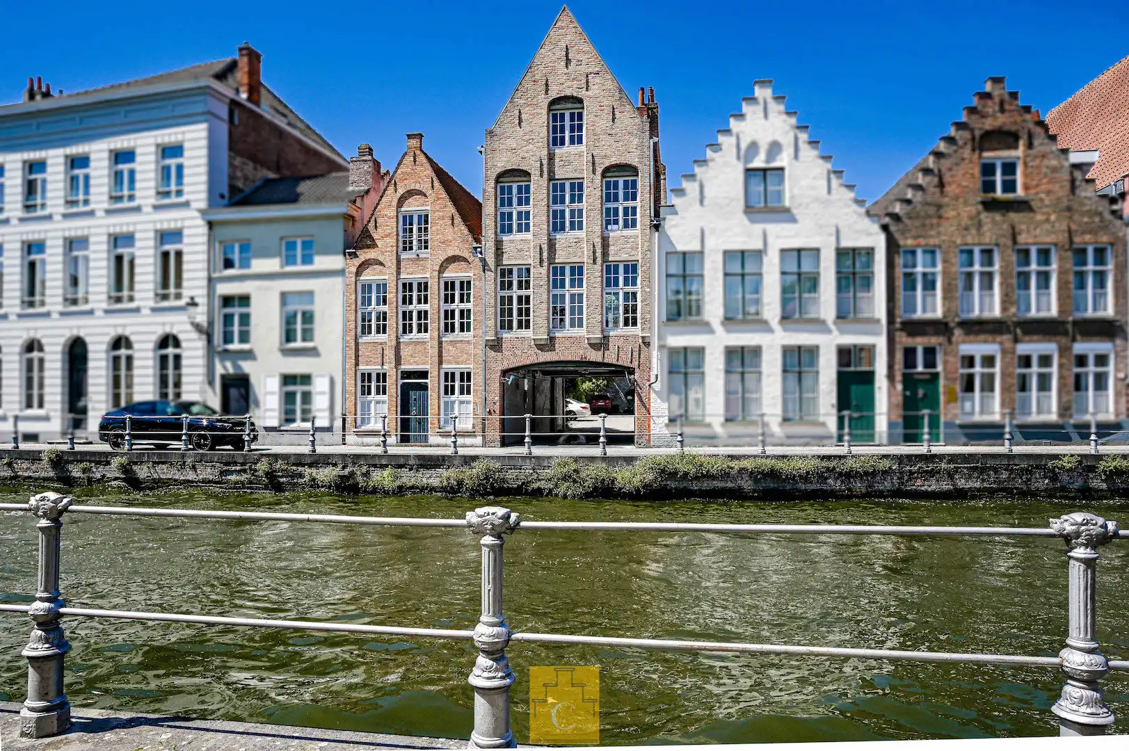 ruim breedhuis met 2 puntgevels aan de Brugse Reien met vergunning voor totaalrenovatie en twee private parkeerplaatsen foto 29