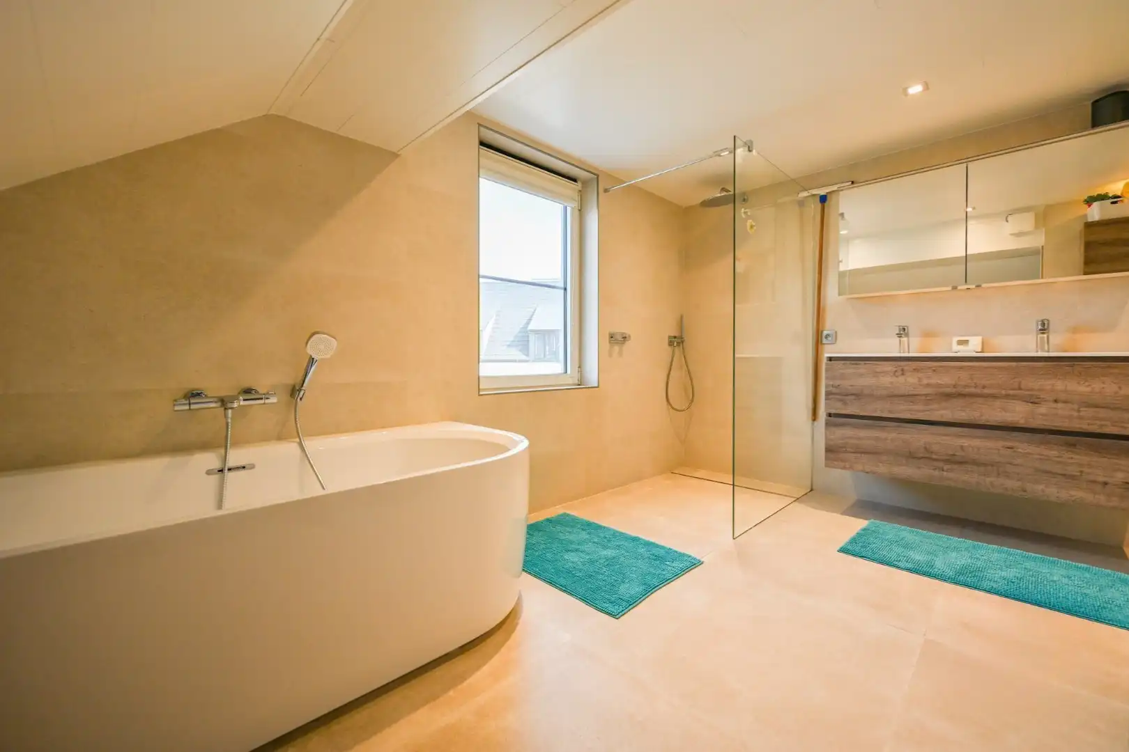 Perfect instapklare woning met 4 slaapkamers en kantoor/praktijkruimte met aparte ingang (21 m²) foto 23