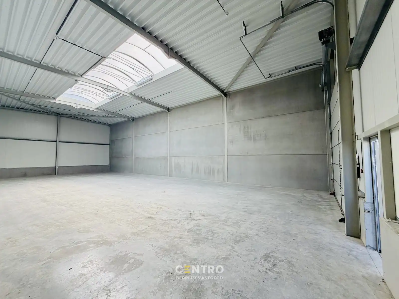 NB MAGAZIJN (304m²) te huur, inclusief 2 parkeerplaatsen te Blankenberge foto 4