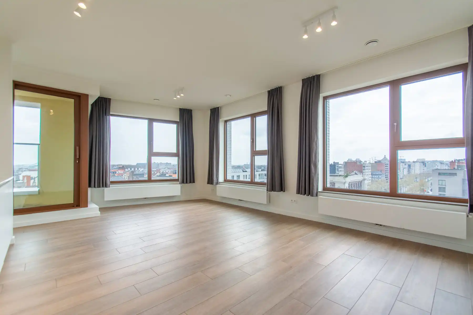 Prachtig 1-kamer appartement met TERRAS foto 2