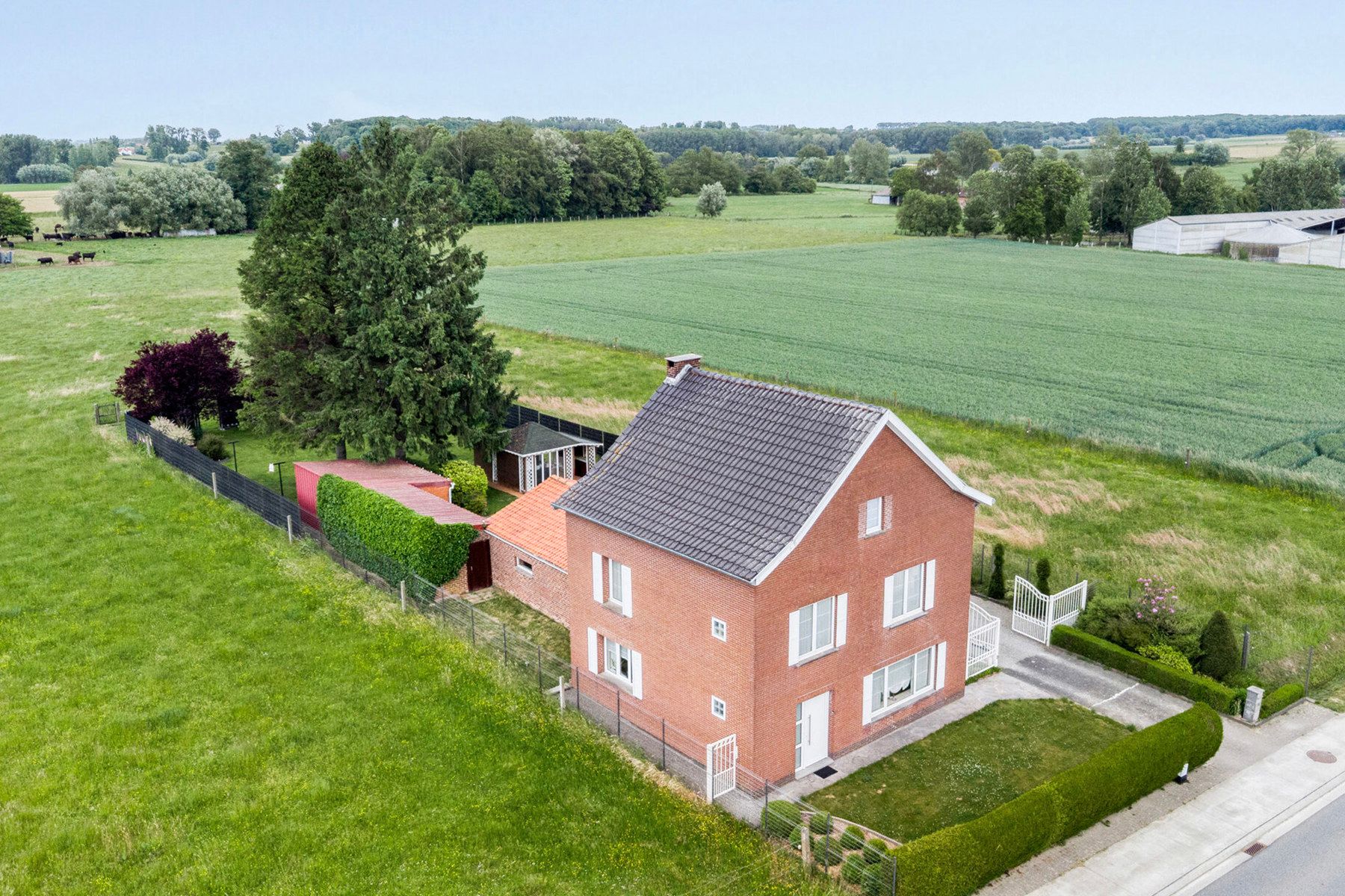 Open bebouwing met 4 slp, tuin, garage en prachtig uitzicht! foto 29