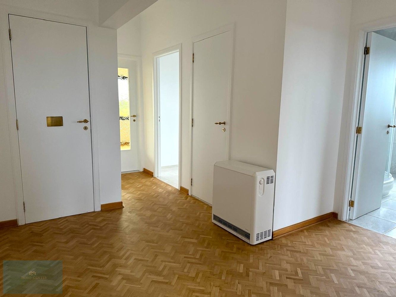 Te huur: Ruim 3-slaapkamer appartement in hartje Genk – Sint-Martinusplein foto 14