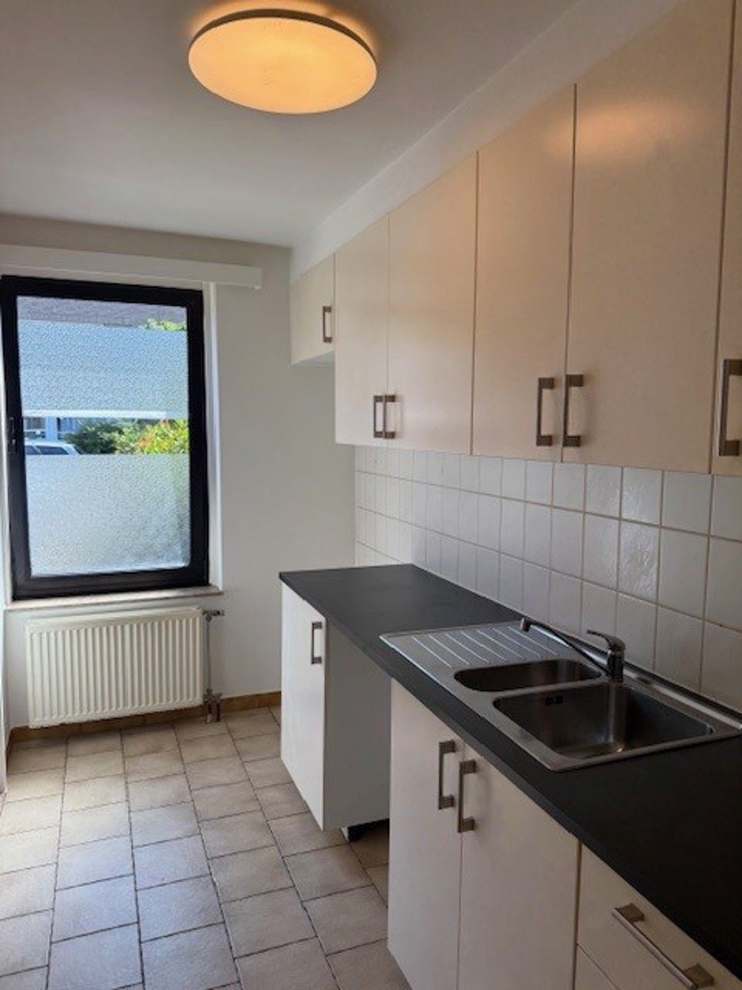 Deels gerenoveerd gelijkvloers appartement. foto 5
