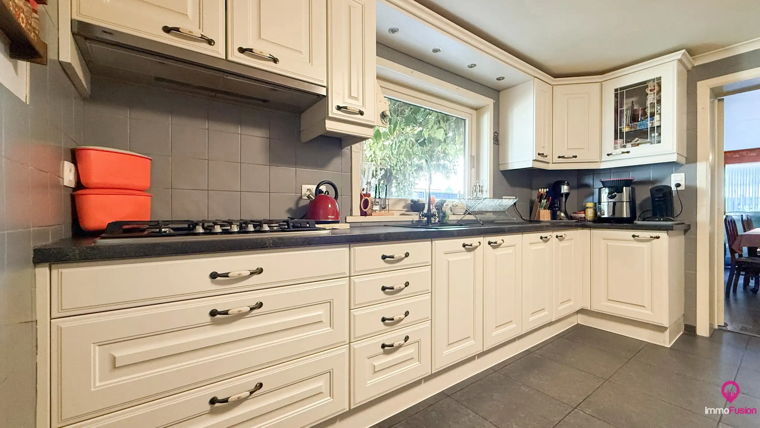 Ruime gezinswoning met zeer grote garage of opslagruimte! foto 10