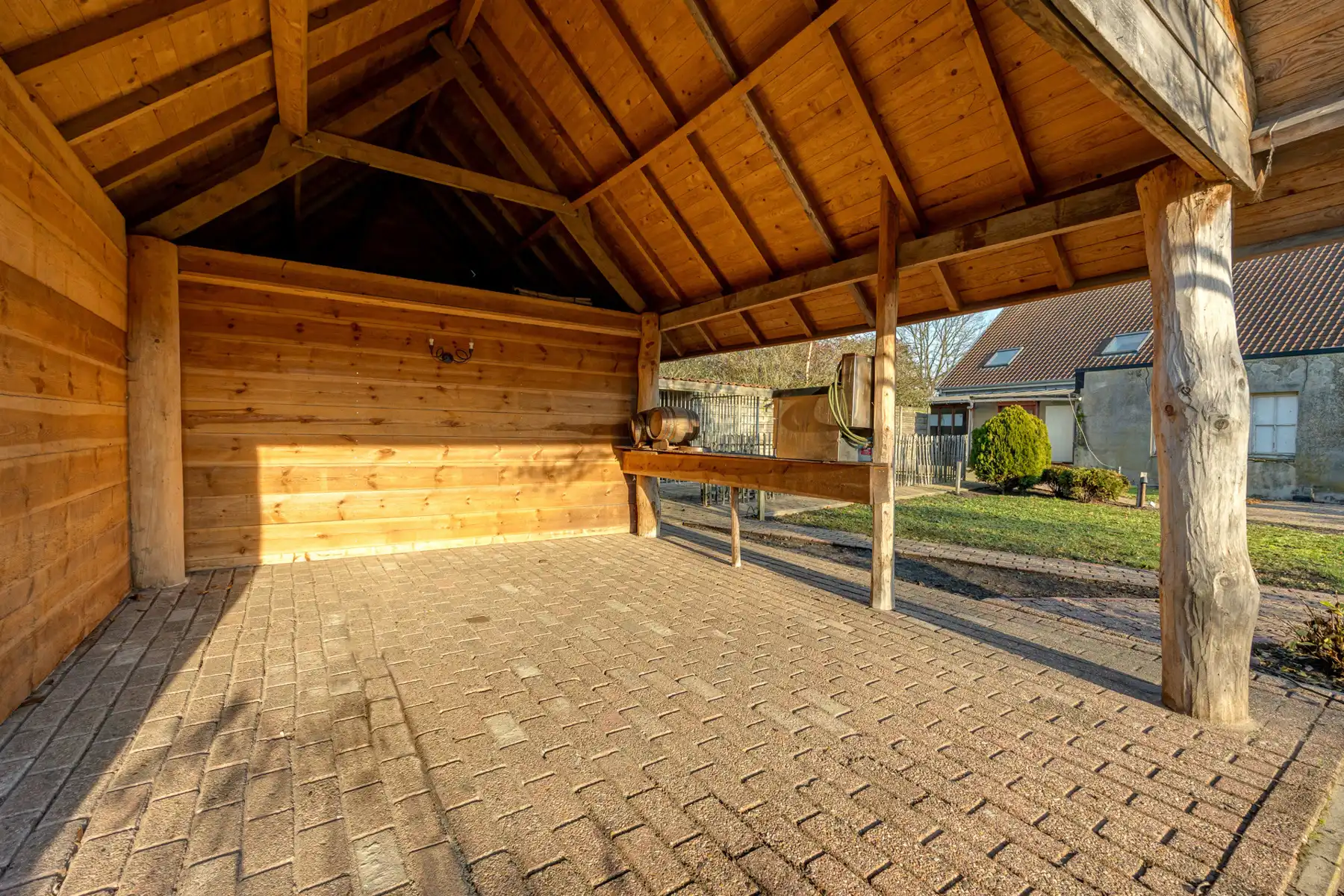 Woning met handelspand (voorheen restaurant) op een perceel van 2.128 m². foto 27