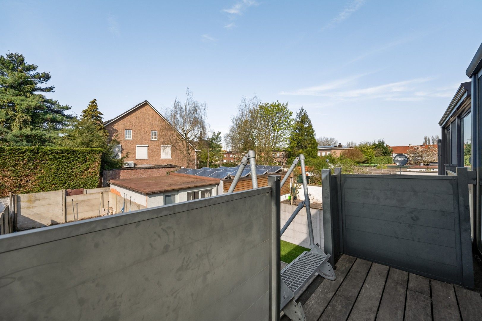 Grote eengezinswoning met polyvalente ruimte en zonnige tuin foto 9