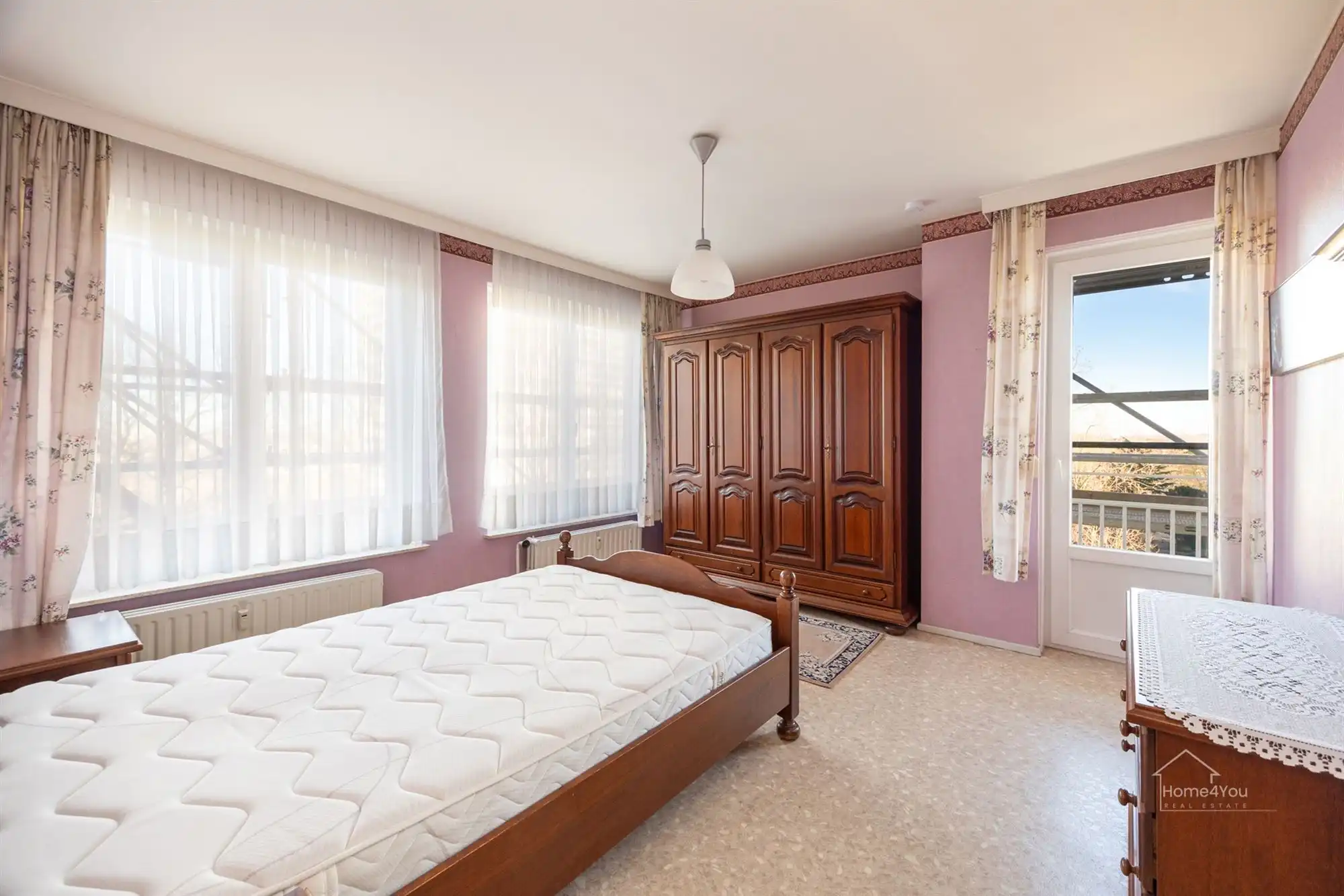 Lichtrijk 2-slaapkamerappartement te koop in Berchem! foto 7