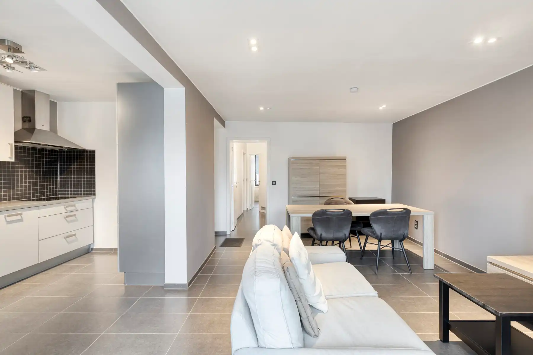 Instapklaar appartement met terras en garage in het centrum van Ninove! foto 10