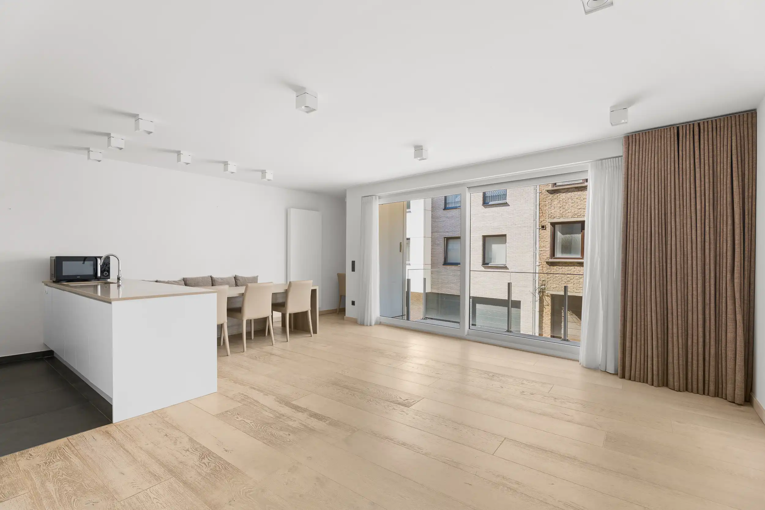 Instapklaar 2-slpk app. met terras vlak bij zee foto 2