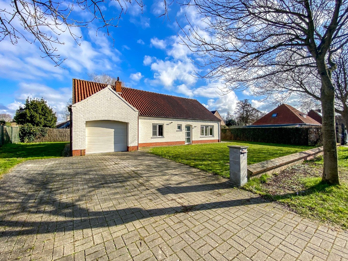 Instapklare villa met 4 slaapkamers op 579 m² gelegen te Koksijde Sint-Idesbald.  foto {{pictureIndex}}