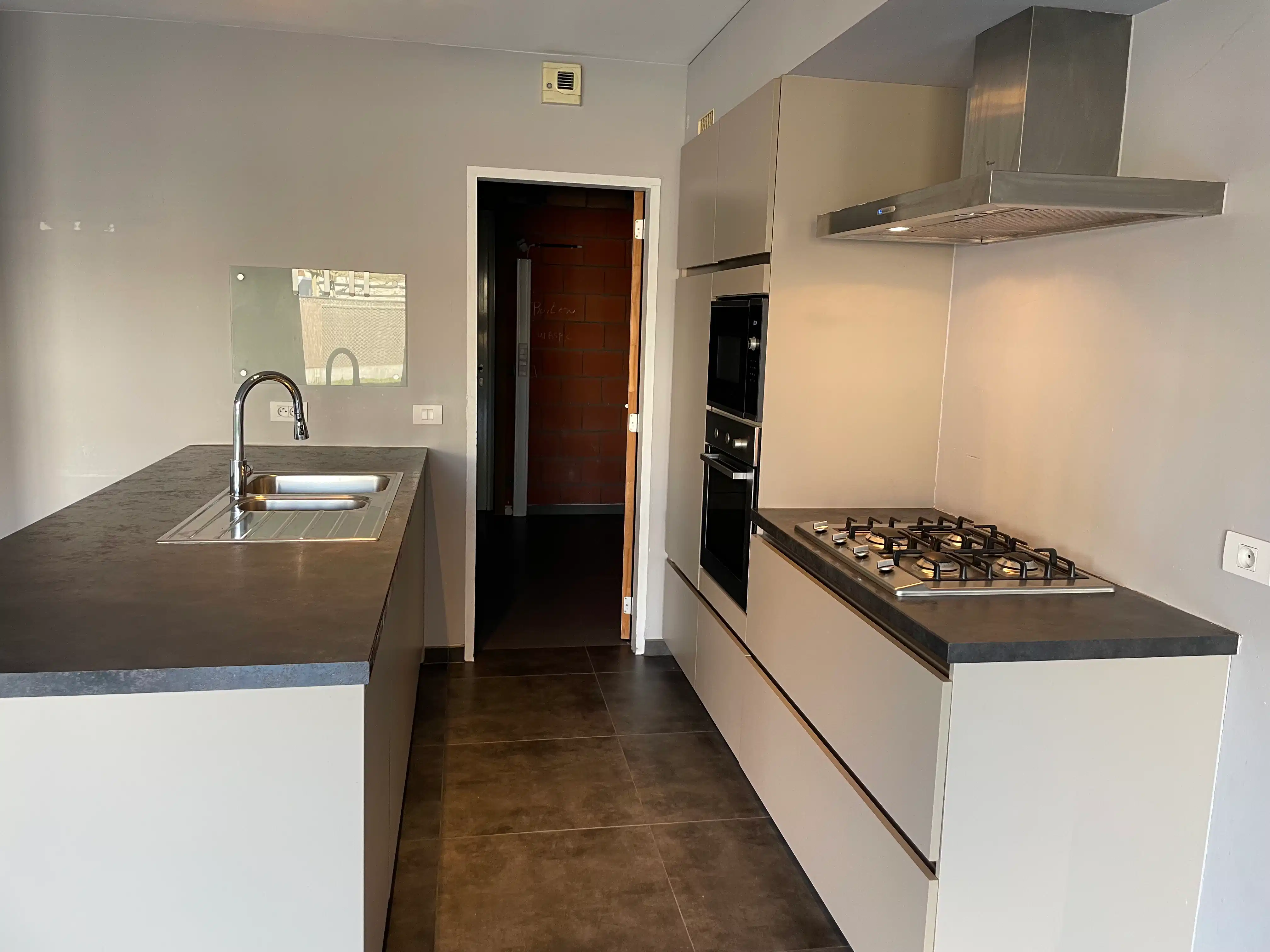 Moderne 3-slpk EENGEZINSWONING + tuin foto 10