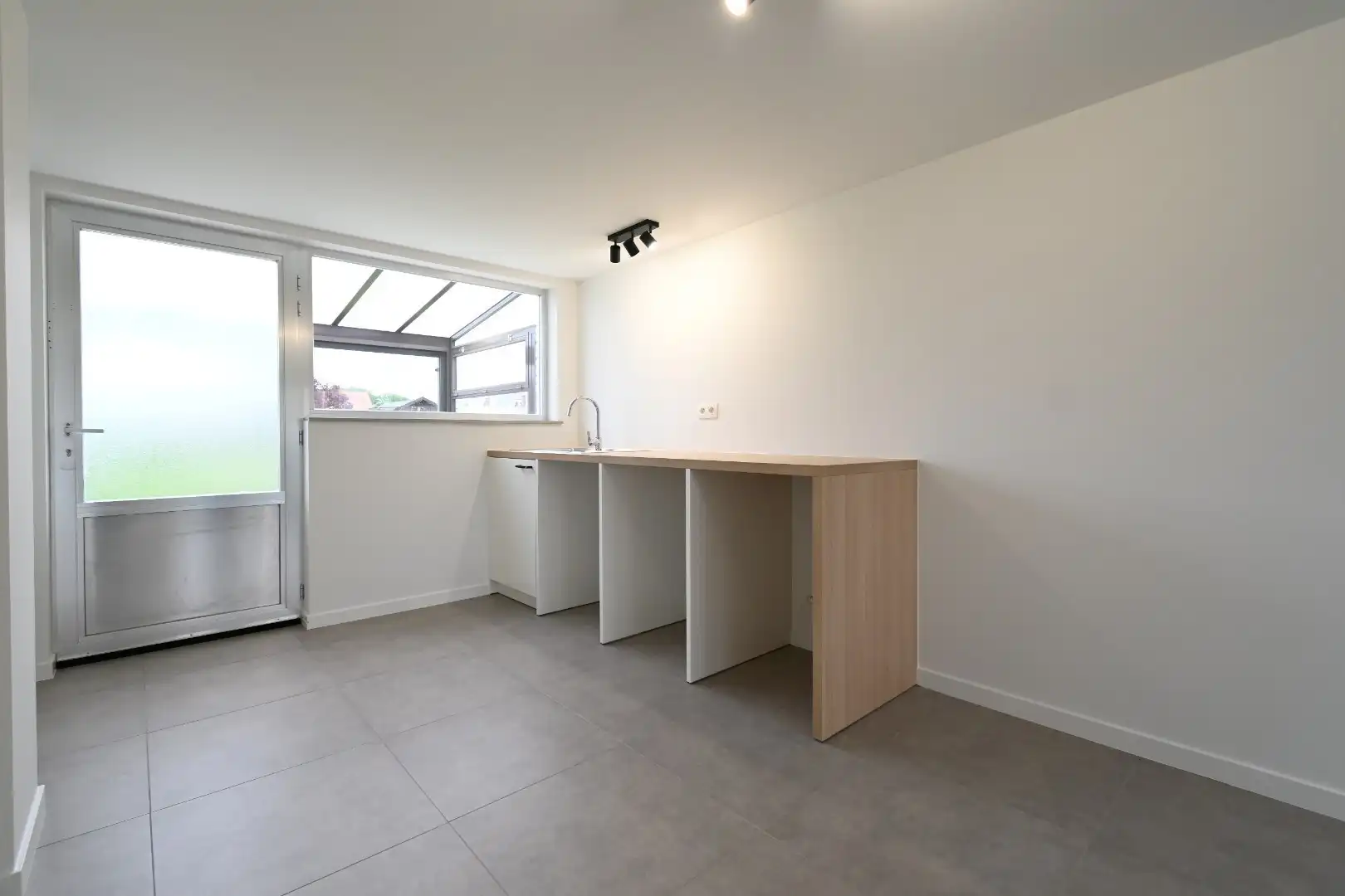 Zorgvuldig gerenoveerde vrijstaande woning met veranda en leuke tuin op 5a24ca te Munsterbilzen foto 16