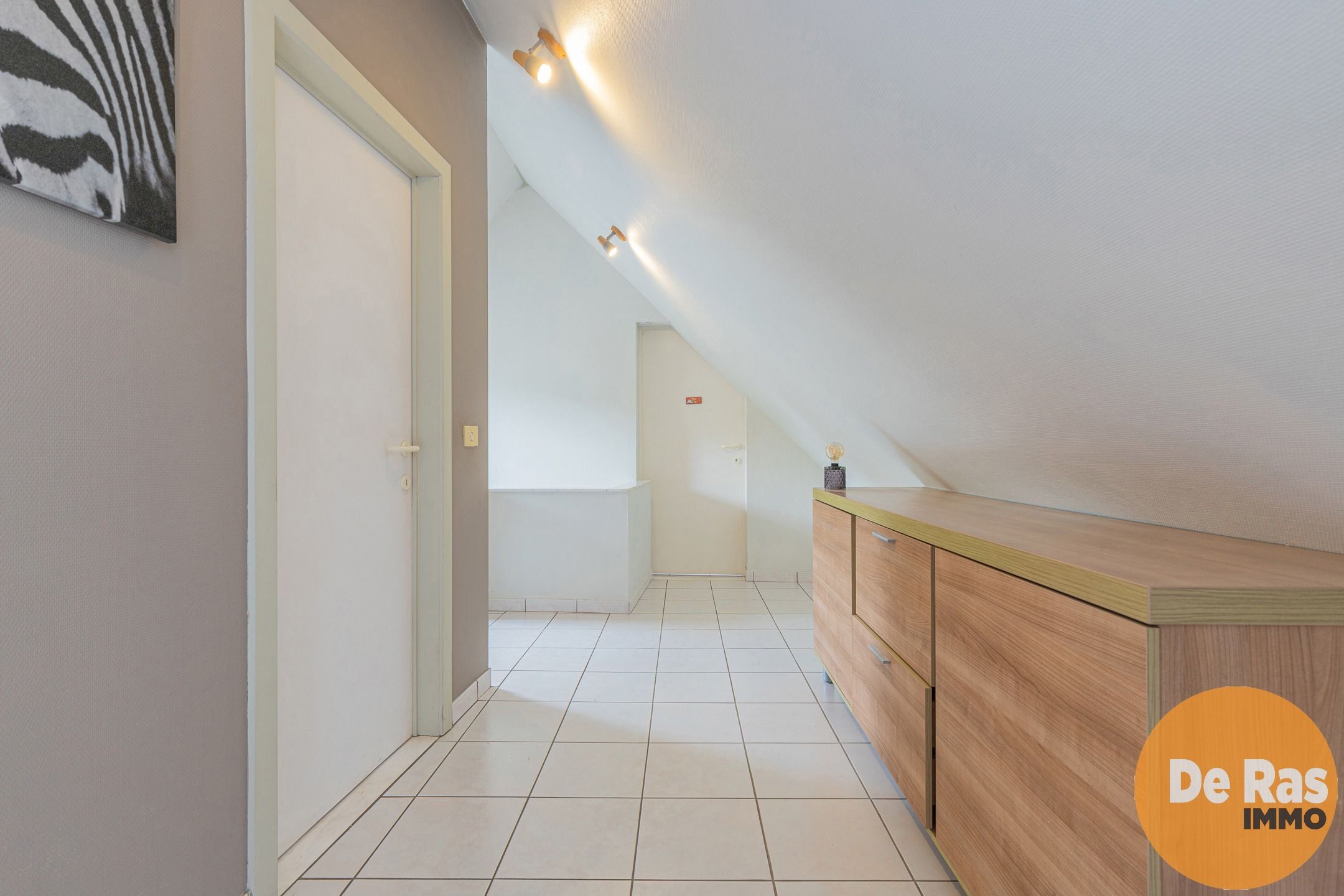 NIEUWERKERKEN–Gezellige woning met terras, centrale ligging! foto 11