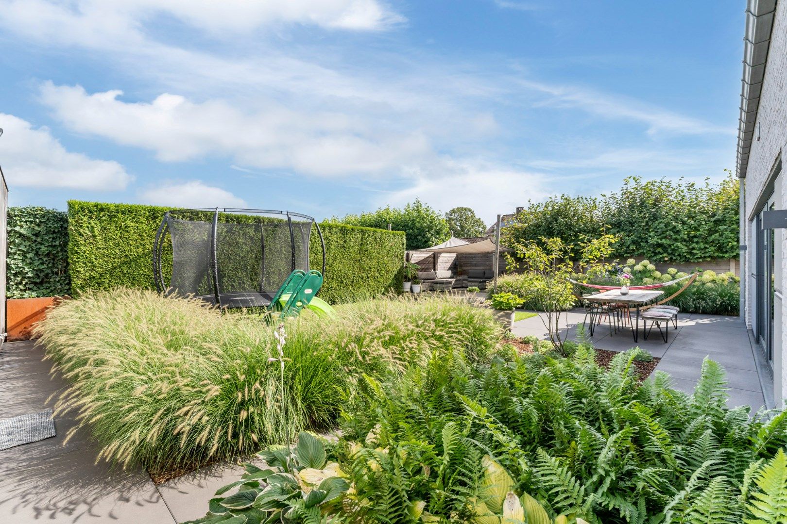 Duurzame stijlvolle woning,  4 slaapkamers, ruime garage omringd door een prachtige tuin. foto 4