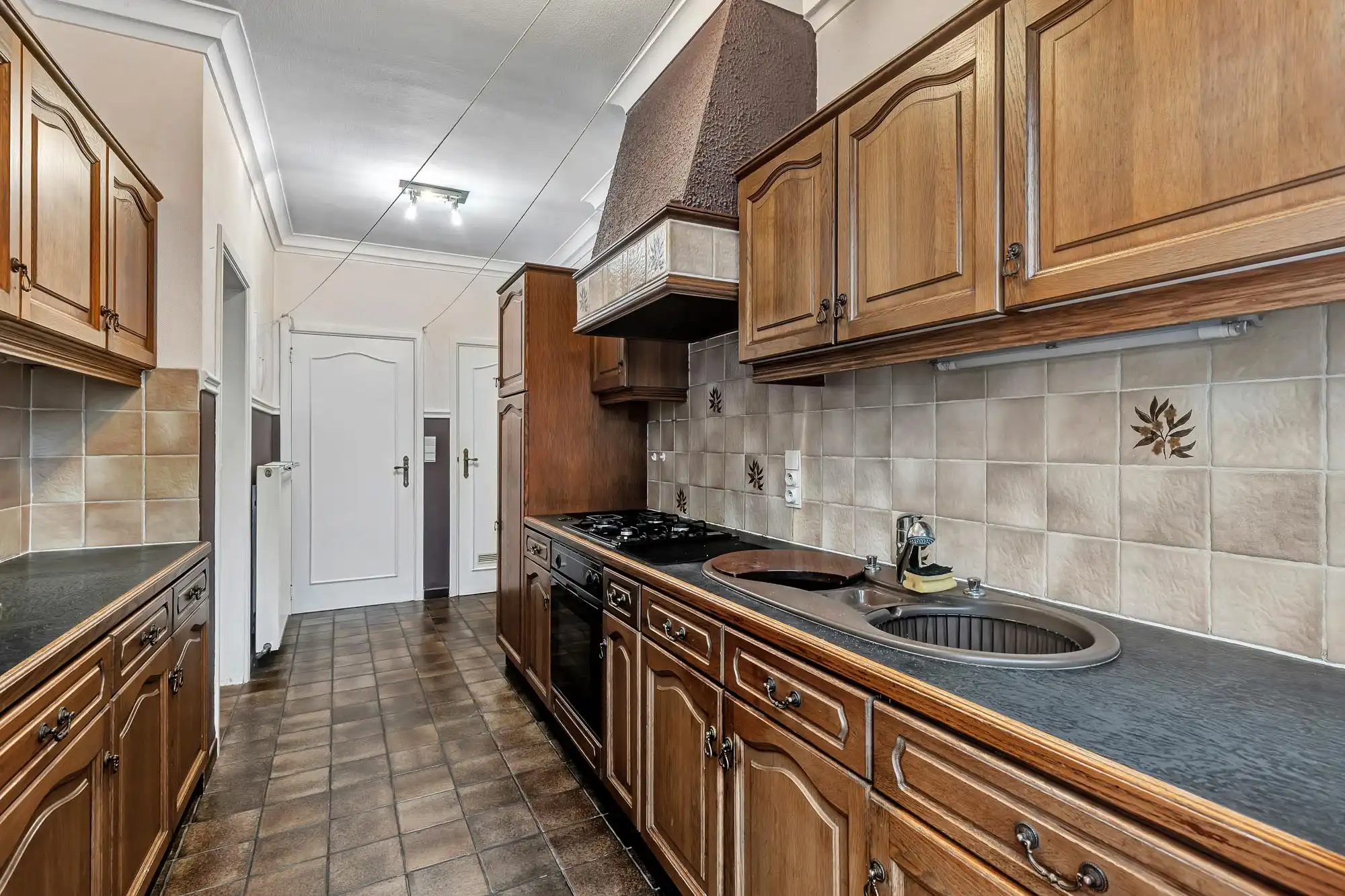 Te moderniseren woning met 3 slaapkamers en garage foto 7