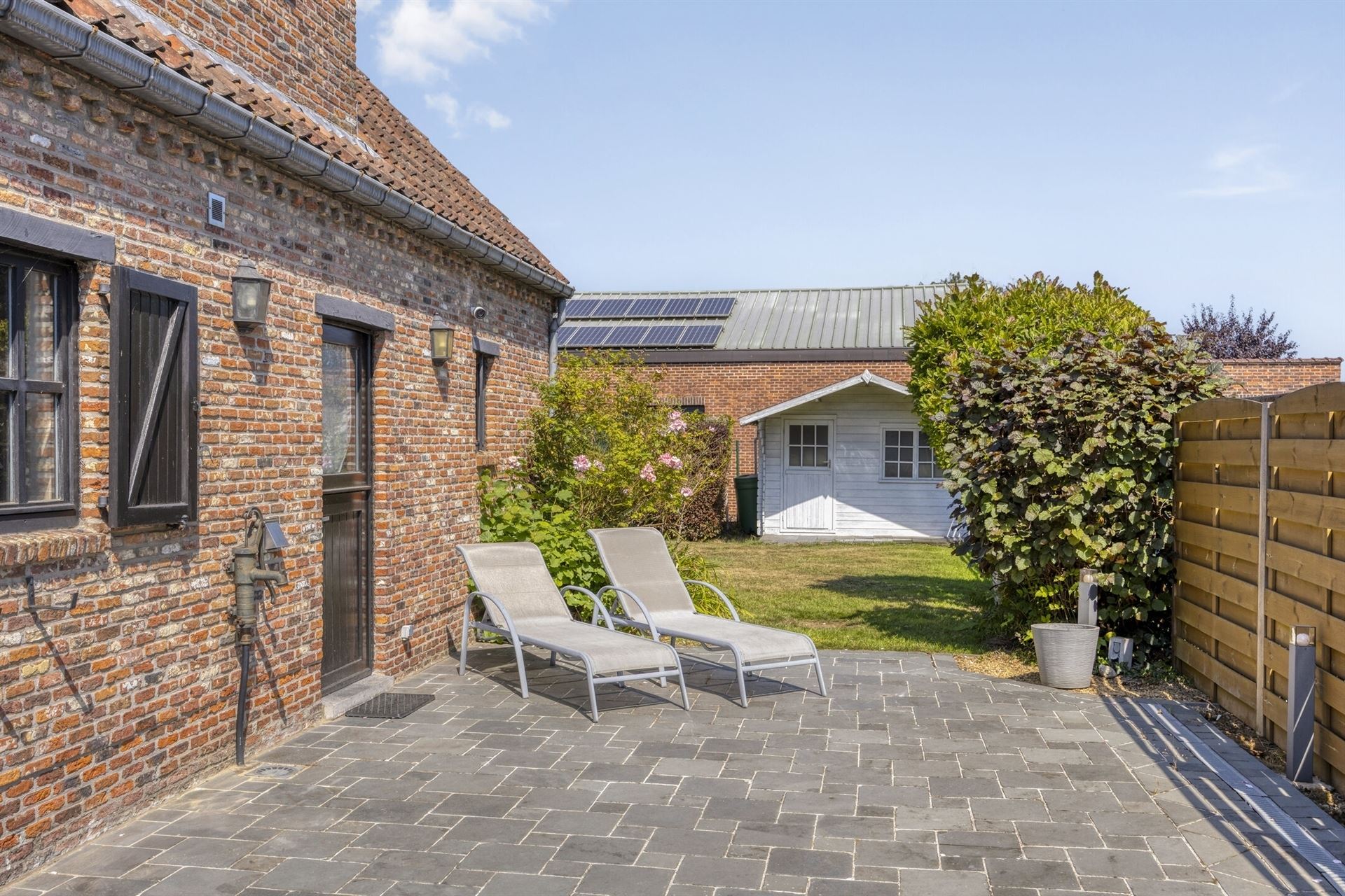Authentieke villa nabij het centrum van Humbeek foto 3