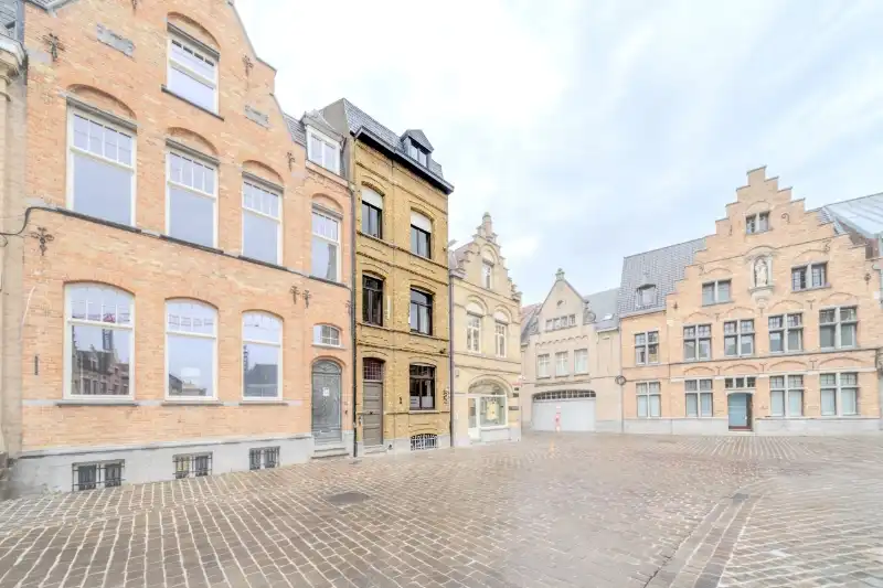 Centraal gelegen , vergunde vakantiewoning "Alice House" in Centrum Ieper met zicht op de kathedraal! foto 5