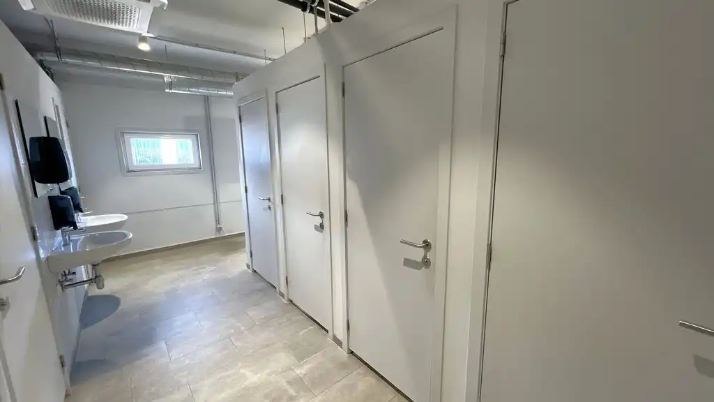 Loods met buitenopslag te huur vlakbij afrit E17 in Sint-Niklaas foto 12