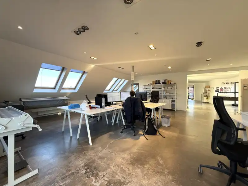 Instapklare kantoorruimte van 278 m² op commerciële topligging – Erpe-Mere foto 4