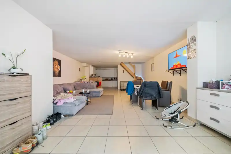 Roeselare : Instapklaar duplexappartement met zolder voorzien van  3 slaapkamers en zonnig terras! foto 2