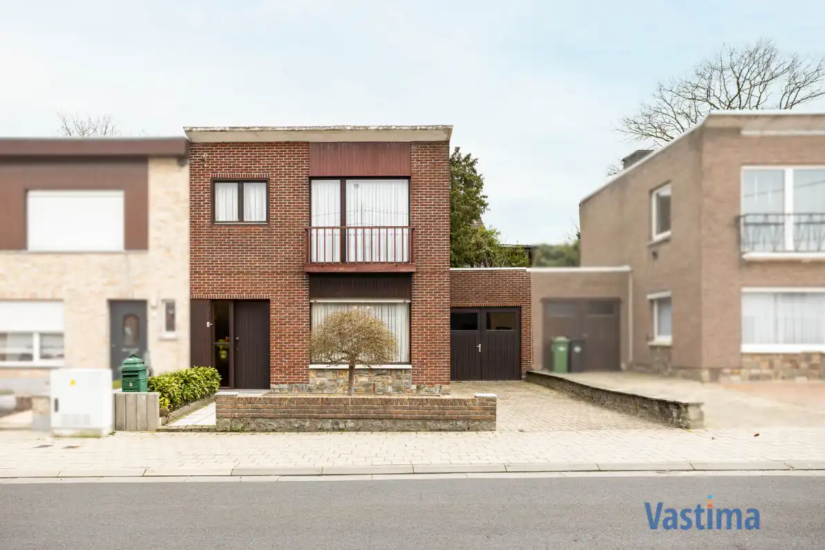 Hoofdfoto van de publicatie: Halfopen woning in Lede met 3 slaapkamers, garage en buitenruimte