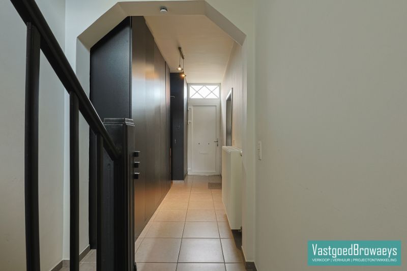 Instapklare woning met 4 slaapkamers, tuin & garage foto 4