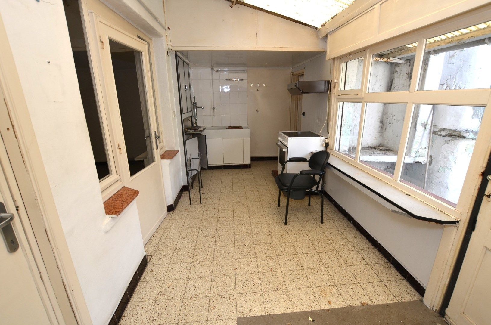 Mooi gelegen te renoveren woonhuis foto 4