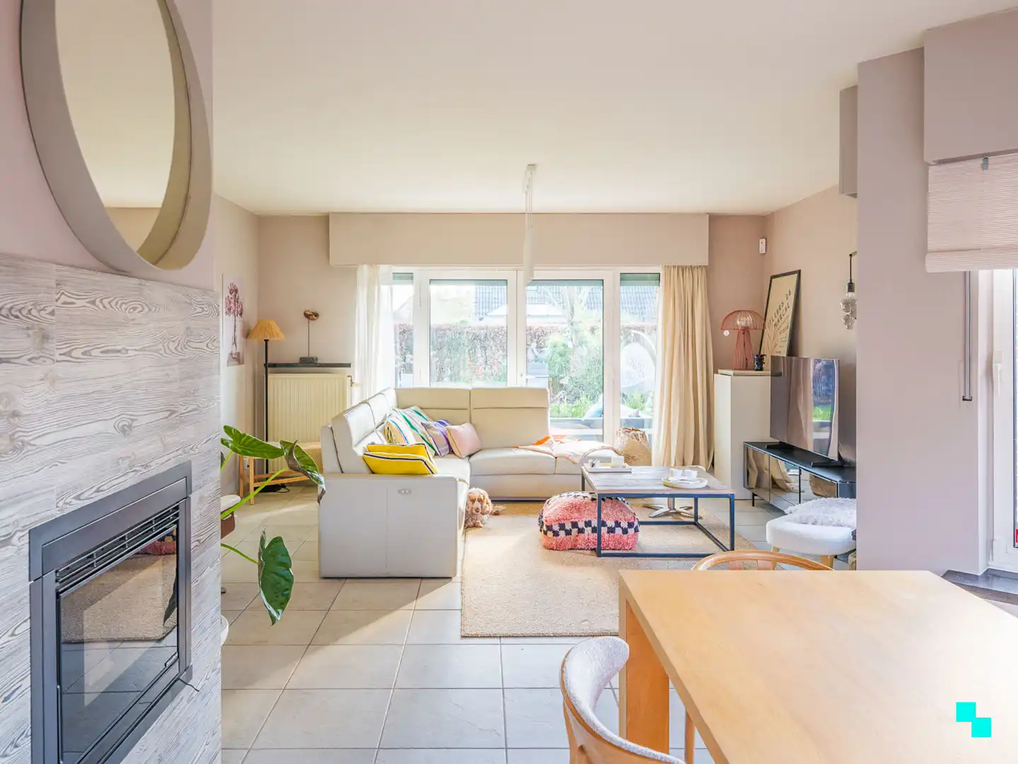 Villa met zonnige tuin en vier slaapkamers te Oostakker foto {{pictureIndex}}