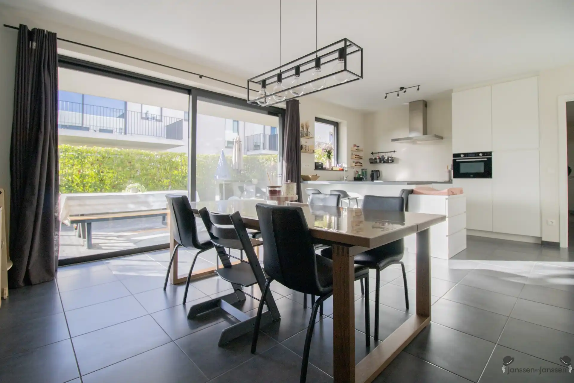 Gelijkvloers appartement met 2 slaapkamers en ruim terras foto 4