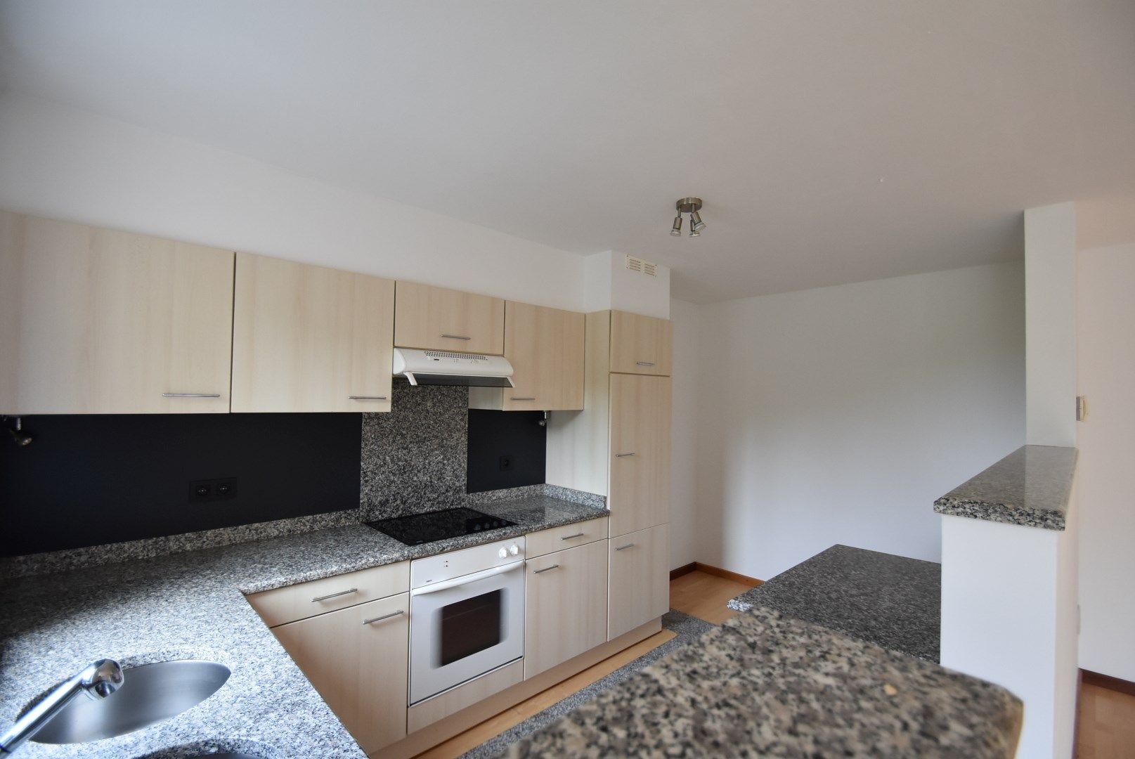 Betaalbaar appartement met 2 slaapkamers, terras en garage vlakbij centrum van Beverst foto 8