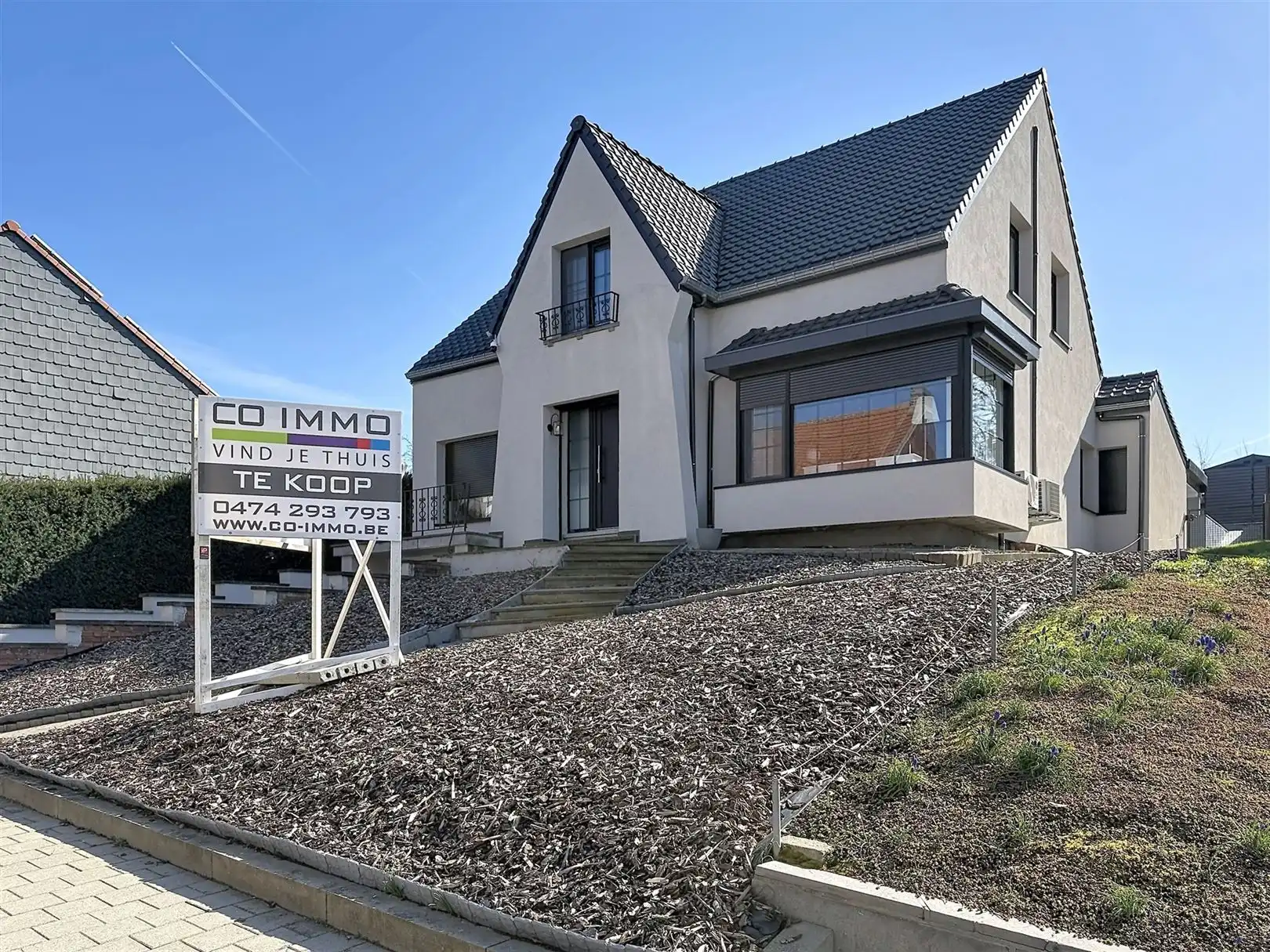 Ruime gerenoveerde woning, 5 slpks, 2 bdks, tuin, 11a 11ca  foto 2