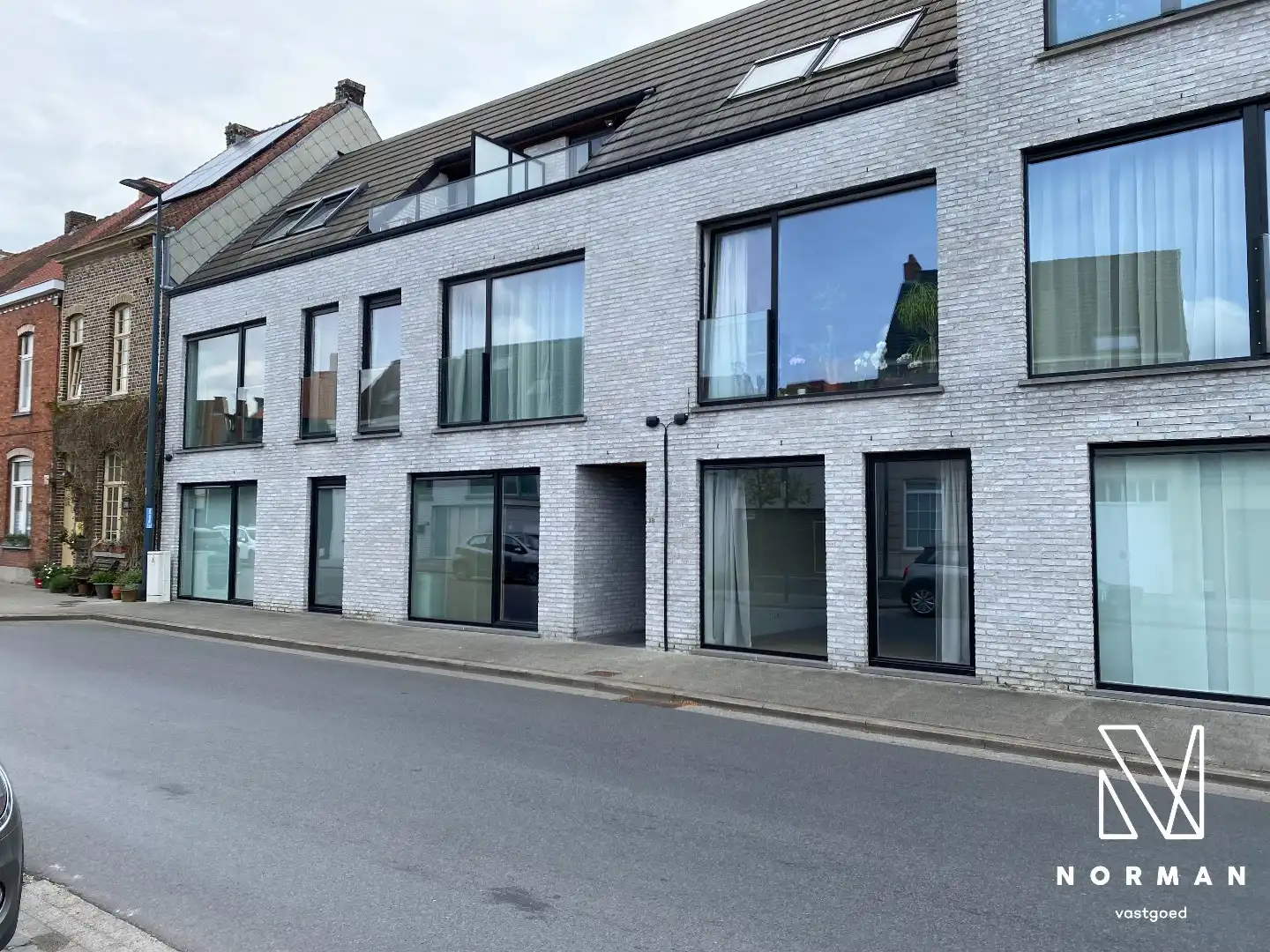 Recent 2-slaapkamer appartement nabij centrum van Harelbeke te huur foto 9