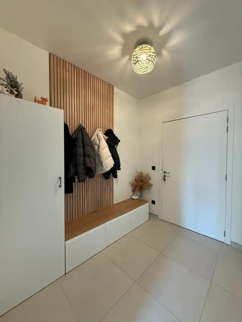 Prachtig instapklaar en energiezuinig appartement met 2 slaapkamers en terras te Pelt. foto 2
