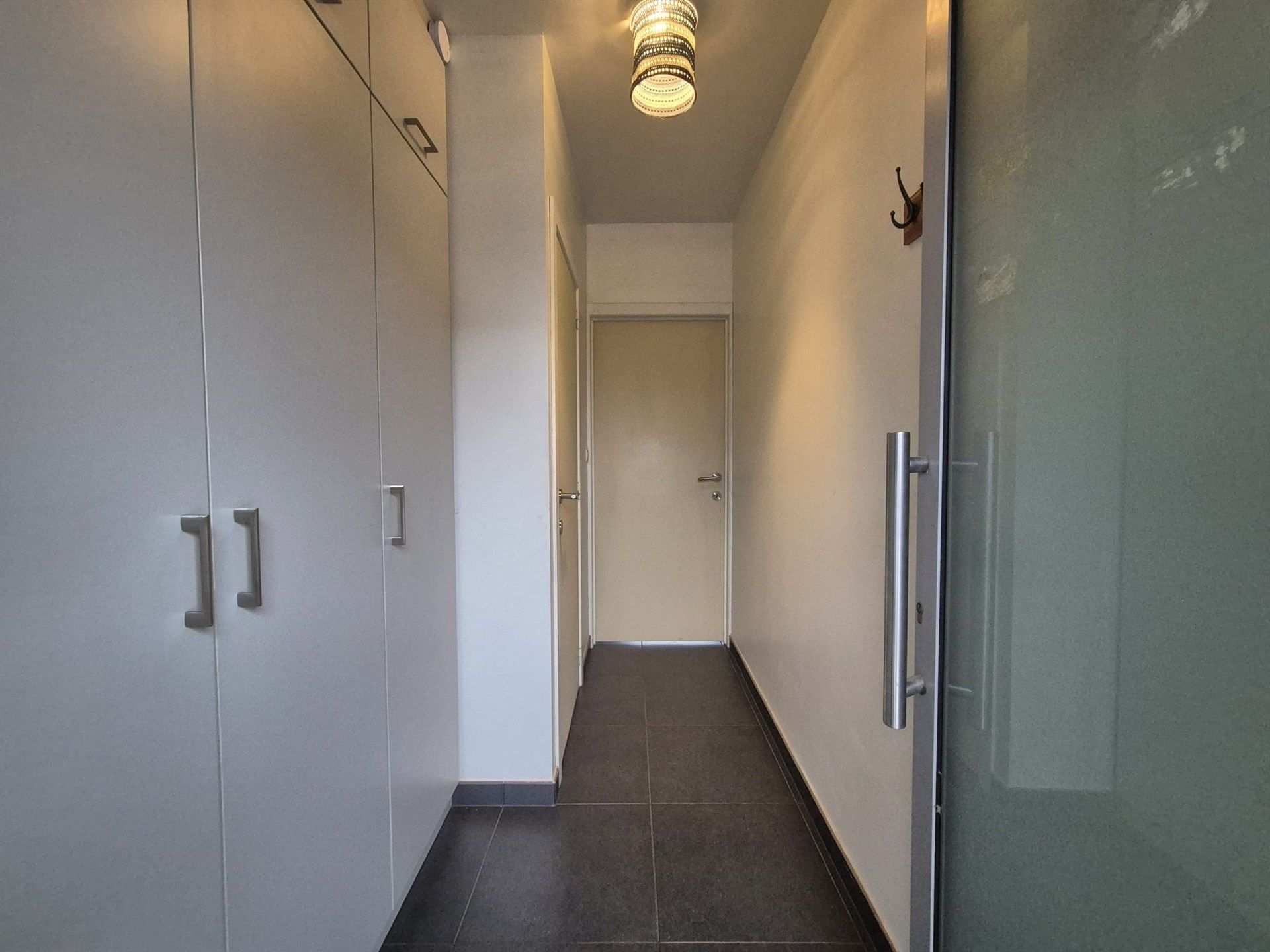 Rustig gelegen woning met tuin en garage. foto 2