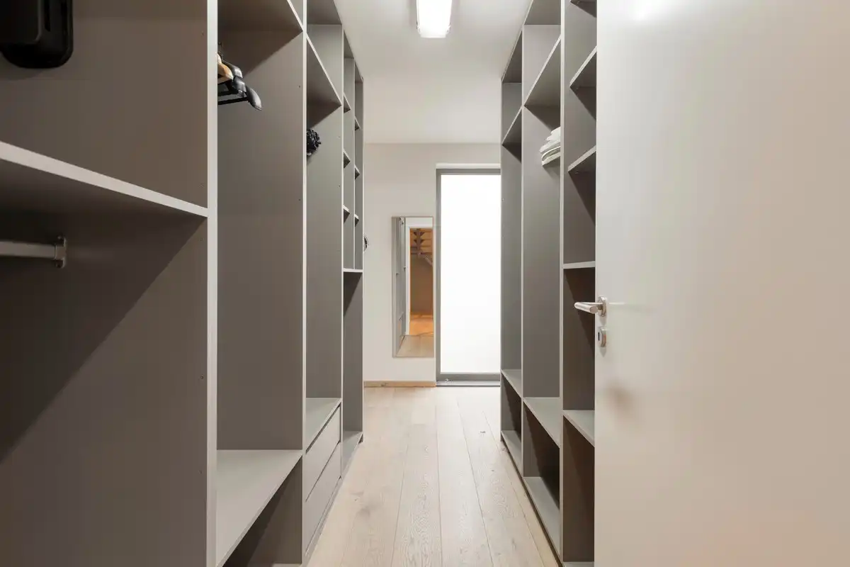 Groot zonnig duplex dakappartement met drie terrassen, twee slaapkamers, twee badkamers en parking. foto 20