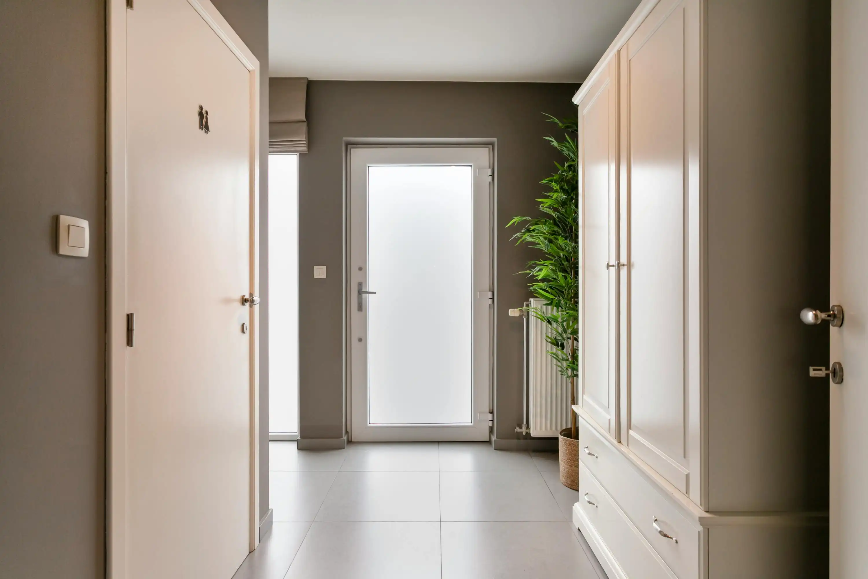 Ruim instapklaar huis: 4 slaapkamers, garage en grote tuin foto 16
