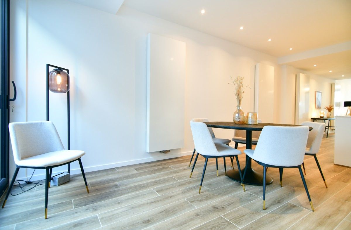 Prachtig gerenoveerd appartement met twee slaapkamers en ruime terrassen op de Zeedijk van Koksijde! foto 3
