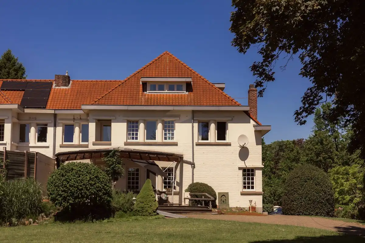 Karaktervolle ingenieursvilla op toplocatie in Zwartberg – uniek wonen nabij La Biomista foto 4