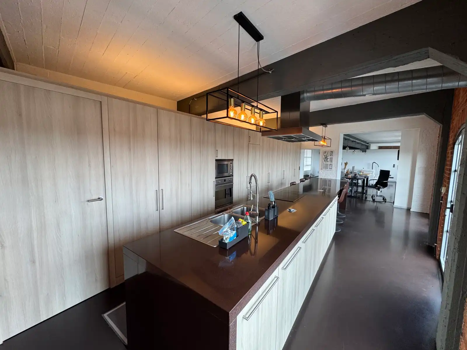 Unieke loft met 2 slaapkamers, terras en zicht op de vaart foto 9