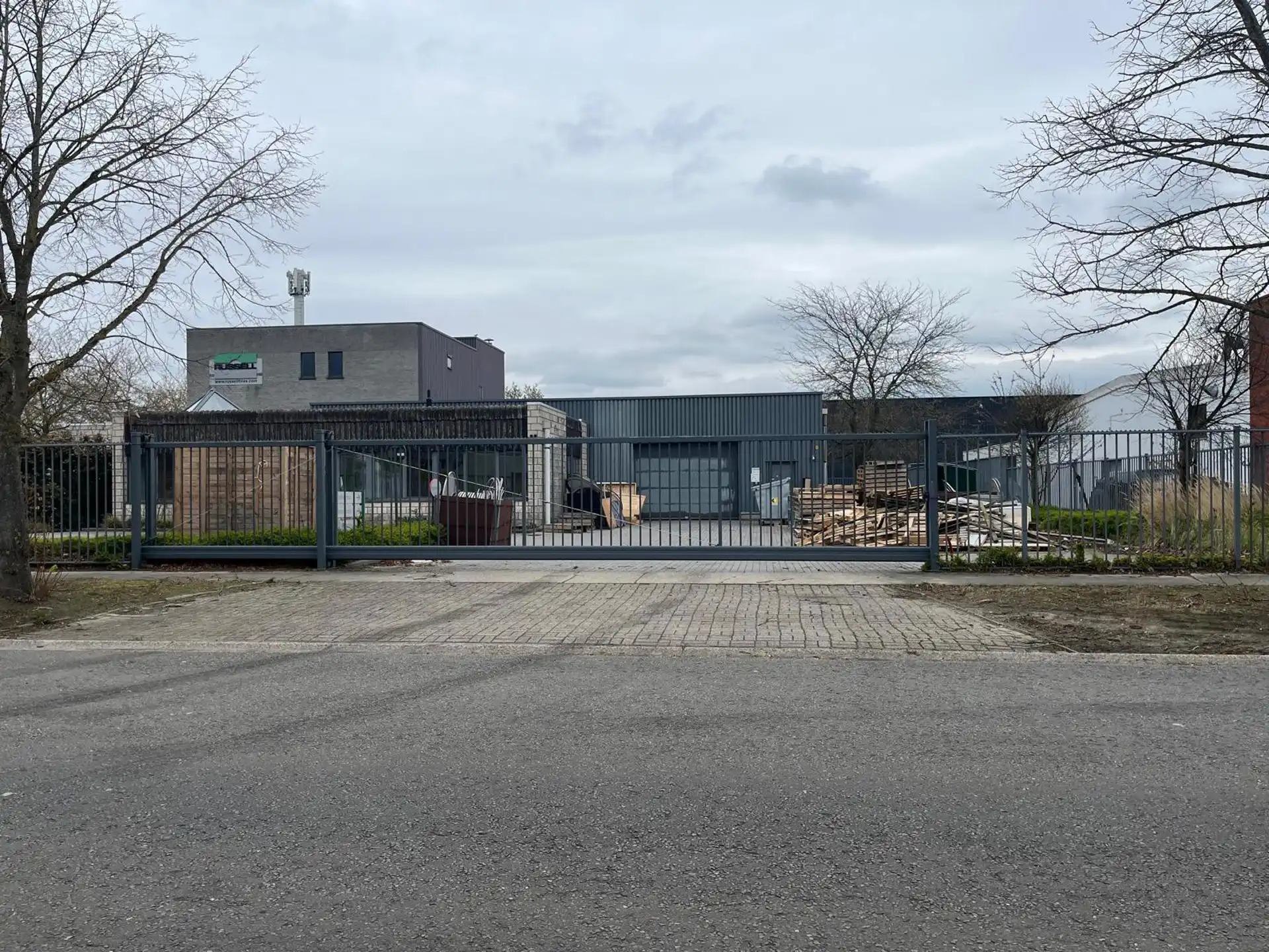 Bedrijfsgebouw magazijn met kantoren Mechelen-Noord foto 17