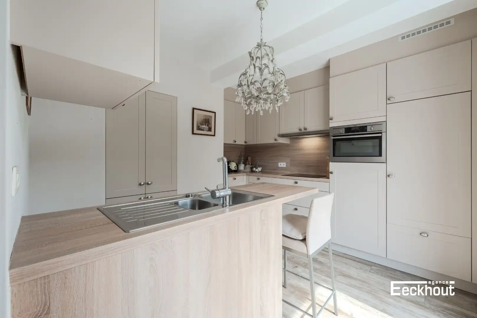 Gerenoveerd appartement met uitzonderlijk groot terras! foto 6